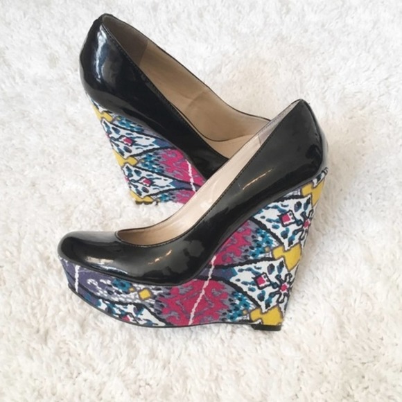 Steve Madden Aztec Printed Wedge Heels Size 8.5 - Picture 1 of 7